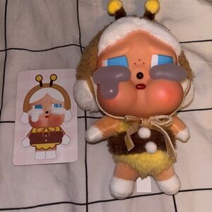 Pop Mart CRYBABY - Crying Again I'll Bring You a Flower